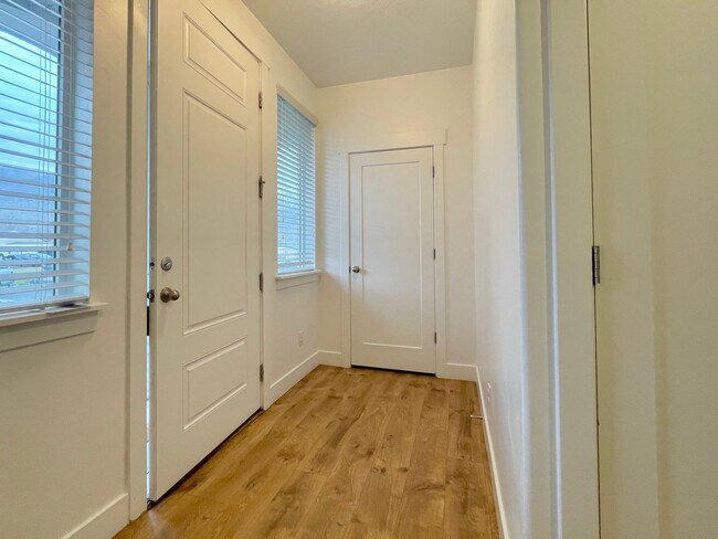 Building Photo - Gorgeous home in American Fork!