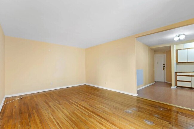 Building Photo - Large 1Bedroom 1Bathroom