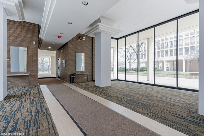Foto del edificio - 1400 E 55th Pl