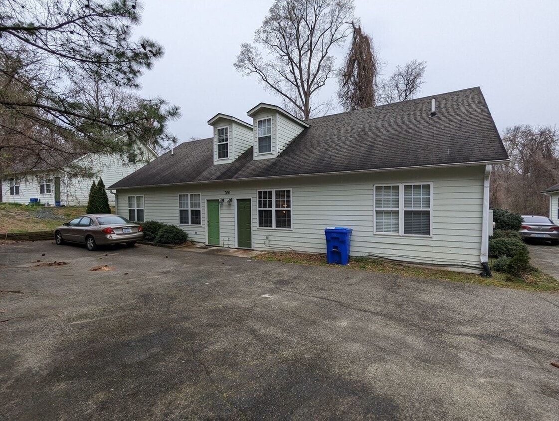 Photo - 706 Sykes Street