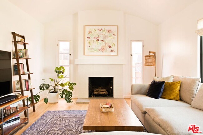 Foto del edificio - 1615 S Crescent Heights Blvd