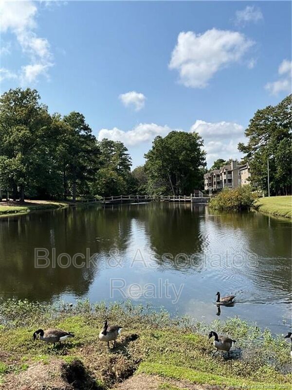 Foto del edificio - 663 Bartons Landing Pl