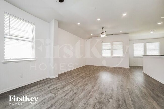 Building Photo - 10908 Independence Rd