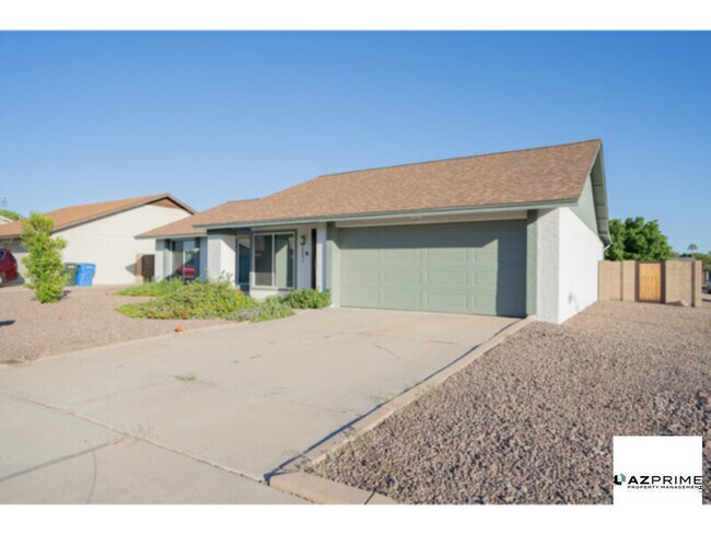 Building Photo - Bright &amp; Spacious 3/2 Phoenix Home - M...