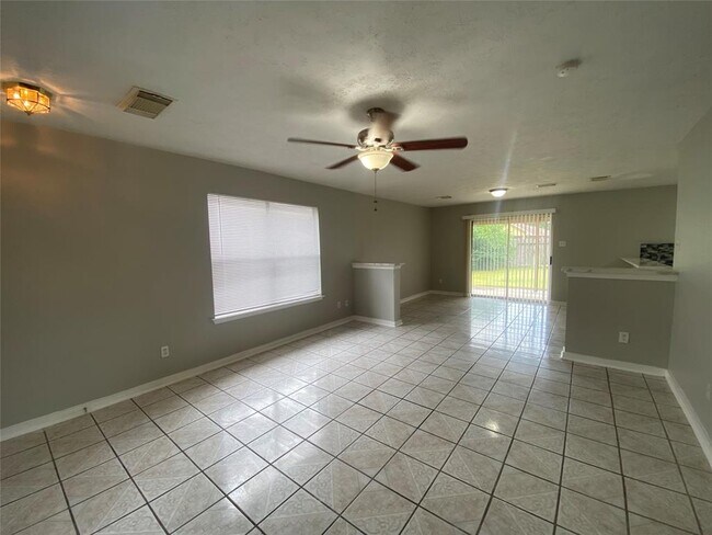 Building Photo - 1027 Deerpass Dr