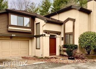 Building Photo - 2 br, 3.5 bath House - 610 Sayre Dr
