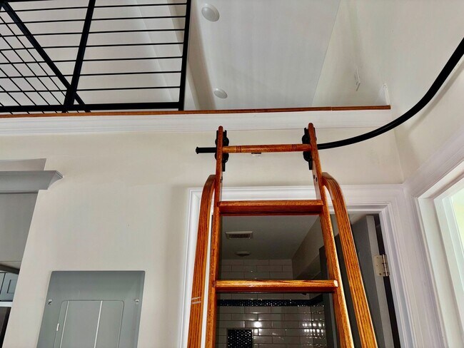 Foto del edificio - 6607 Ridge Ave
