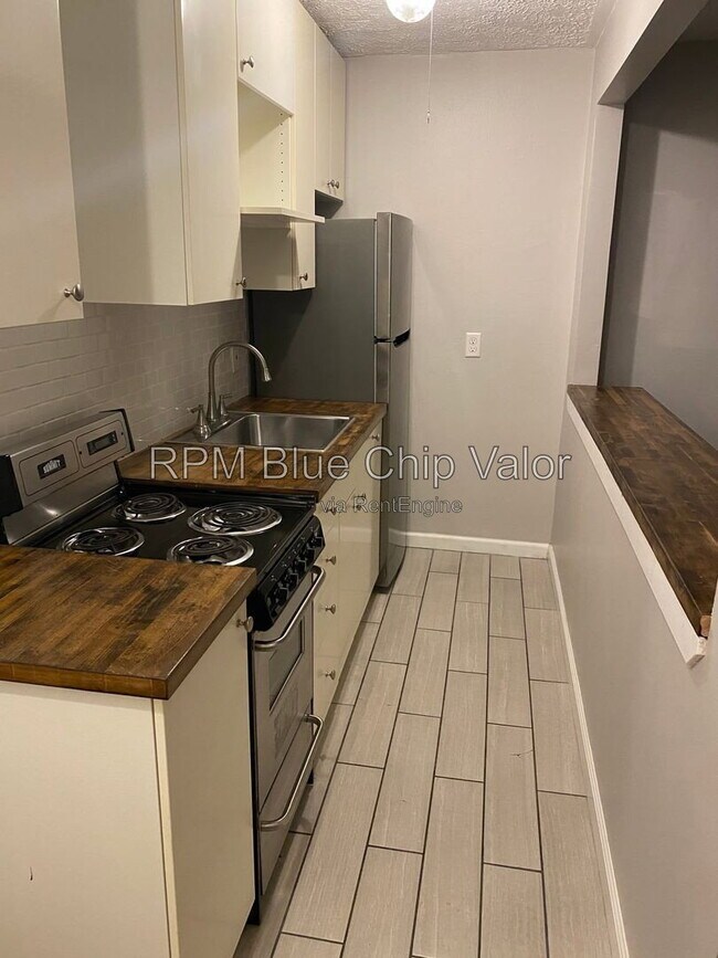 Foto del edificio - 2118 Kemper Ln
