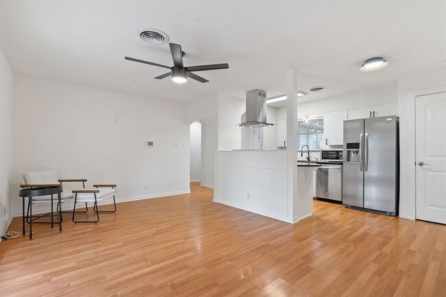 Building Photo - 2407 Southland Dr