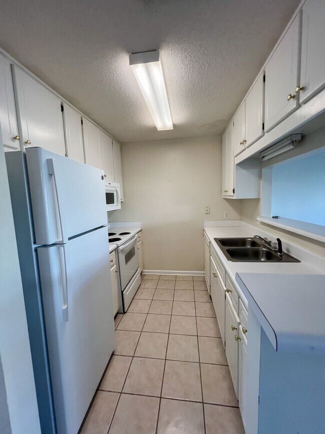 Foto del edificio - 126 W Briar Drive