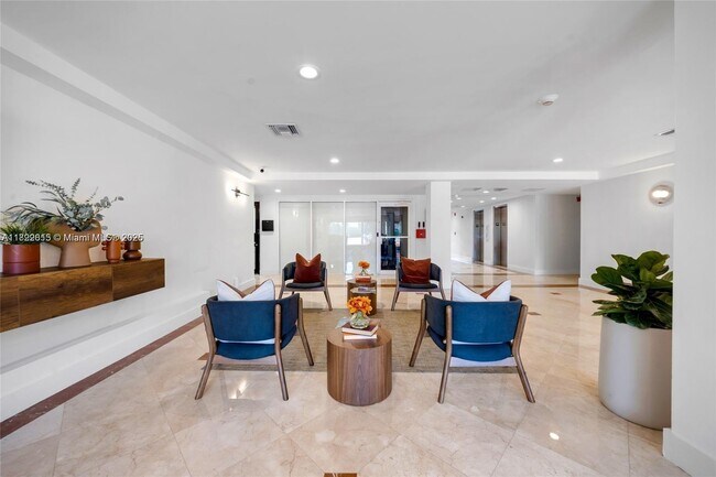 Building Photo - 1455 N Treasure Dr