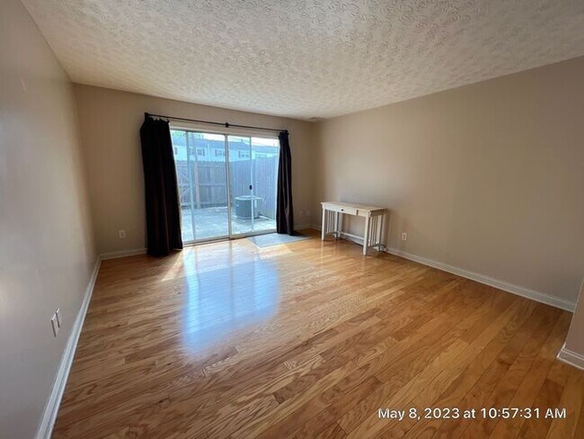 Building Photo - Grandview 2 BR Condo