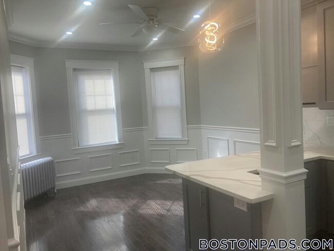 Building Photo - 1572 Commonwealth Ave