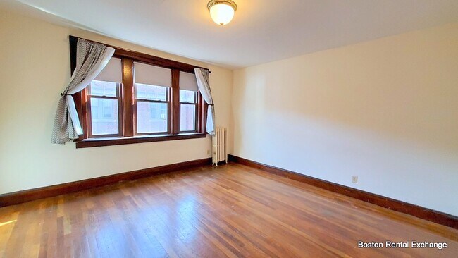 Building Photo - 22 W Wyoming Ave