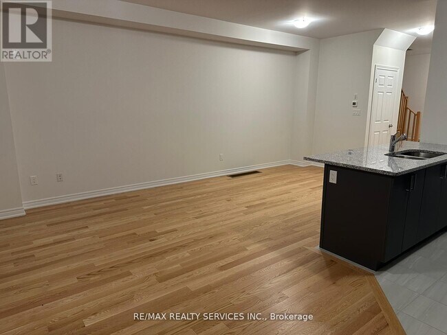 Photo du bâtiment - 93 Air Dancer Cres