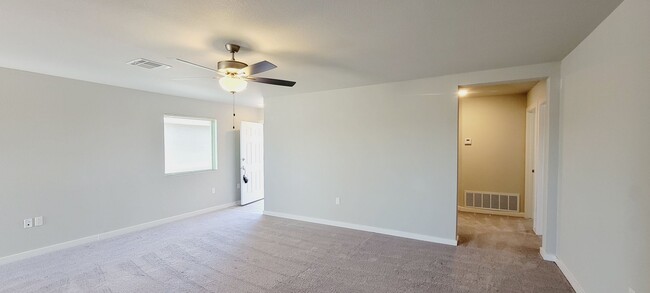 Foto del edificio - Lovely 3 bedroom, 2 bath home in Socorro ,...