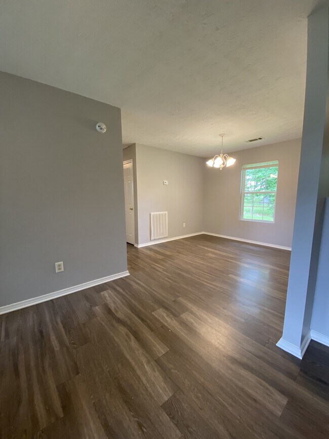 Building Photo - Charming 4-Bedroom Home with 2 Full Baths ...