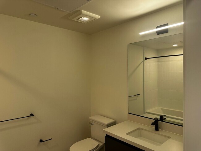 Building Photo - Welcome to Bradley 43