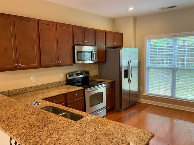 Building Photo - Available Now!! Beautiful 2 Bedroom Town H...