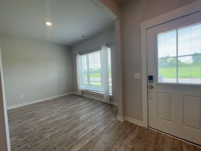 Foto del edificio - 2012 Hardwick Ln