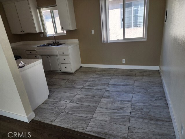 Foto del edificio - 1962 S Park Ave