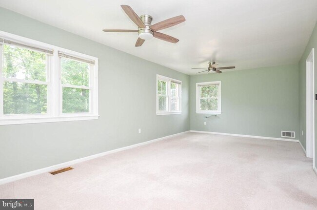Building Photo - 2812 Yeonas Dr