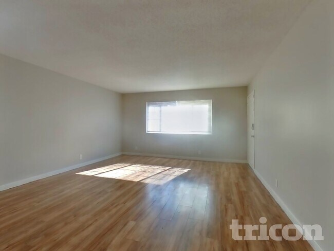 Foto del edificio - 402 E Pacific Ave