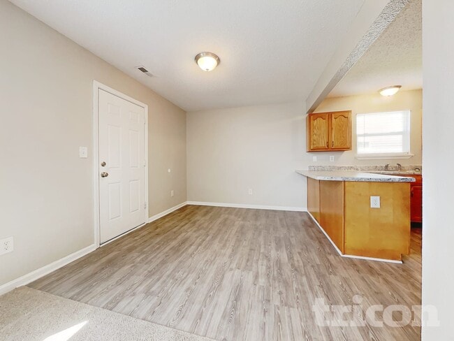 Building Photo - 7152 Kimble Dr