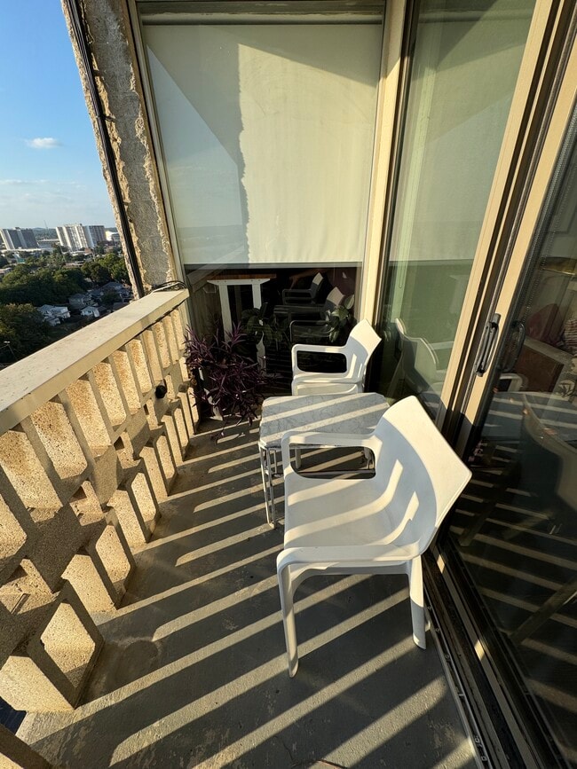 Balcony large enough for table and chairs - 1502 S Boulder Ave
