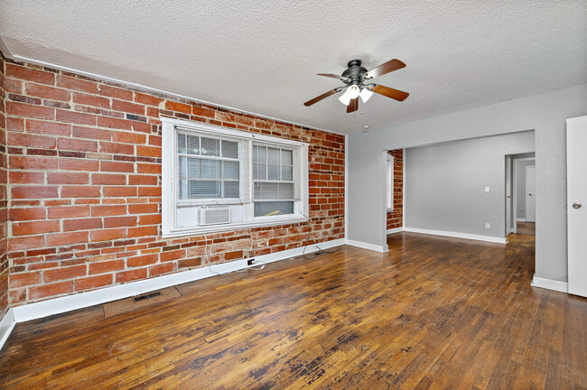 Building Photo - Hyde Park Apartments