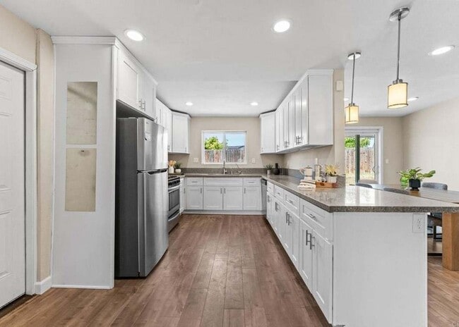 Building Photo - 8820 Ellenwood Cir