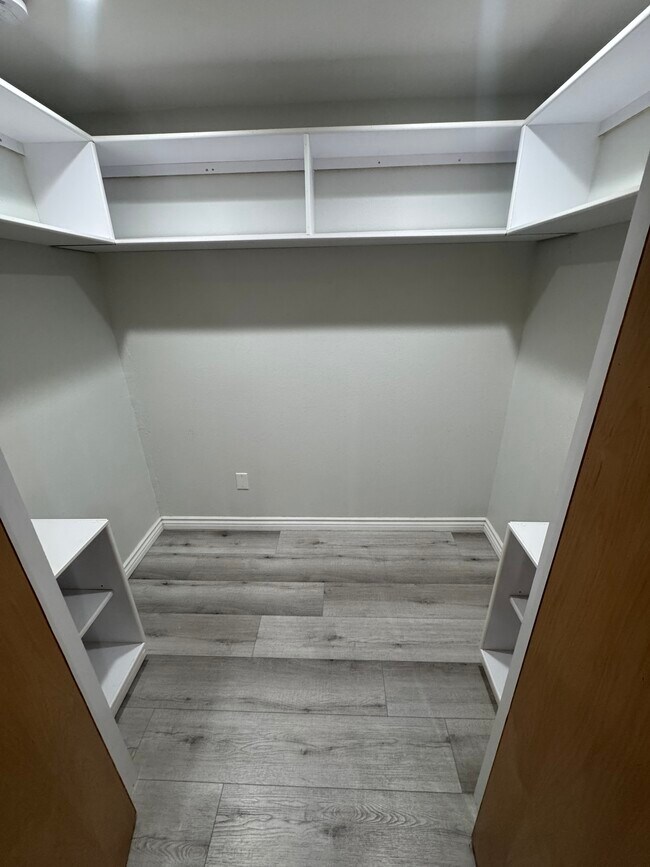 Foto del edificio - 6631 Heliotrope Ave