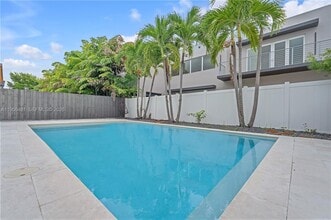 Building Photo - 10250 NW 76th Terrace