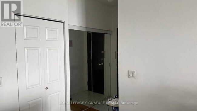Building Photo - 388 Prince of Wales Dr