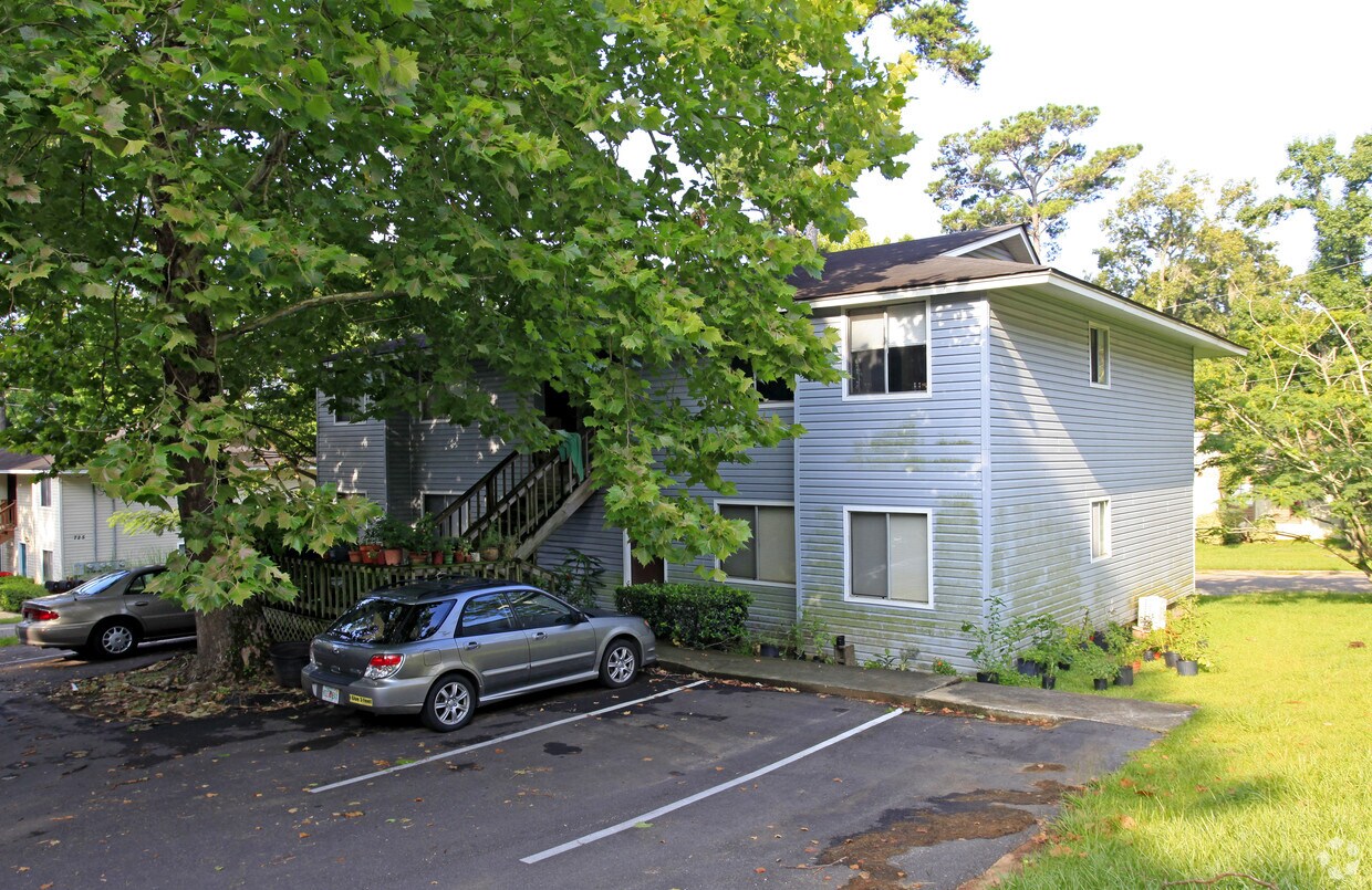 Building Photo - 737 Pointe Ct