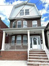 Building Photo - 586 Jacques St