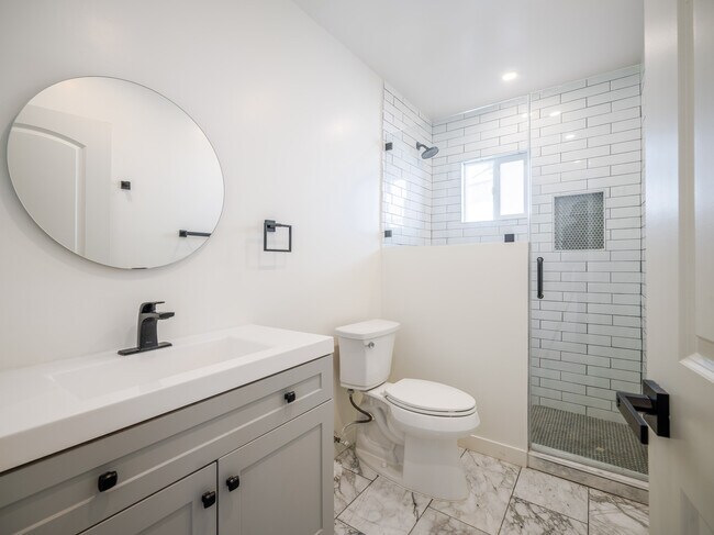 Foto del edificio - 7107 Cozycroft Ave