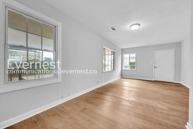 Foto del edificio - 1737 Grant Ave SW