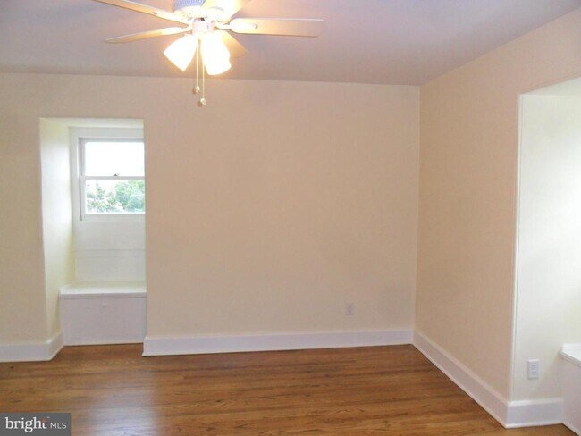 Building Photo - 423 Delaware St