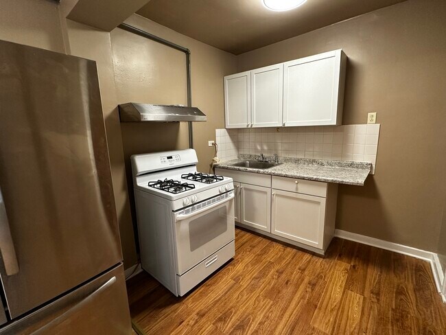 Foto del edificio - 4010 N Bernard St