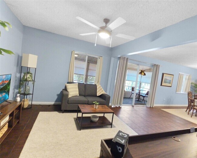 Foto del edificio - 553 Fairways Cir