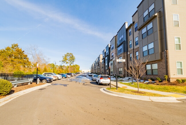 Building Photo - 2707 Acadia Dr