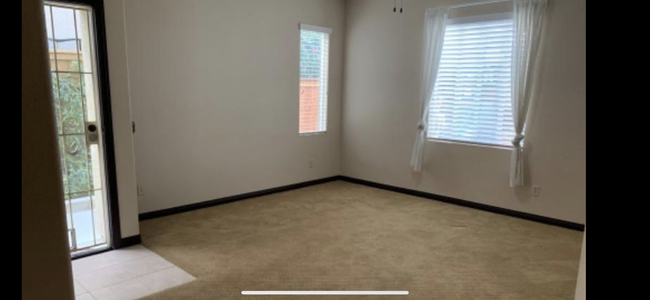 Living room - 1624 Hillsborough St