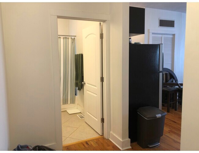 Entry - 622 Lexington Ave