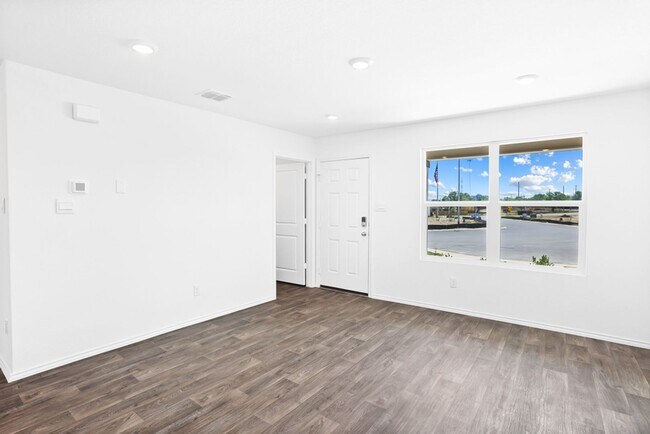 Foto del edificio - Charming Home Awaits: Spacious & Modern Li...
