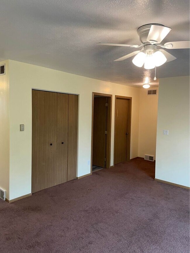 Foto del edificio - 1404 Tuscarawas Rd