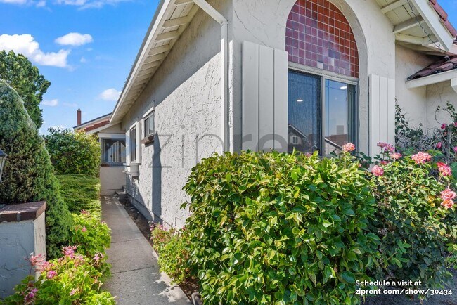 Building Photo - 1132 Pebblewood Way