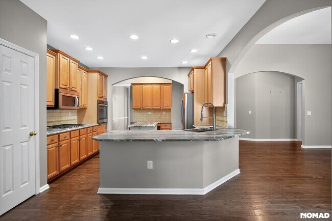 Building Photo - Spacious 4BR House in Canton