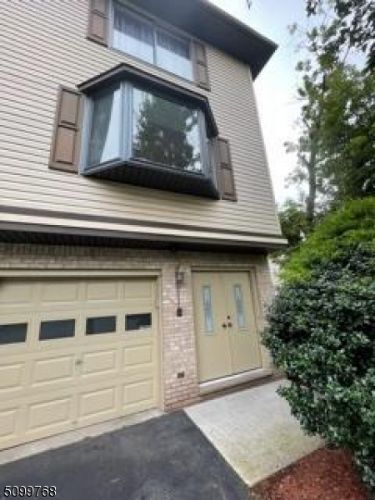 Primary Photo - 201 Watchung Ave