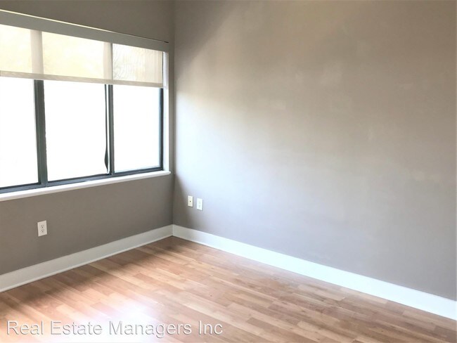 Foto del edificio - 514 W 10th St